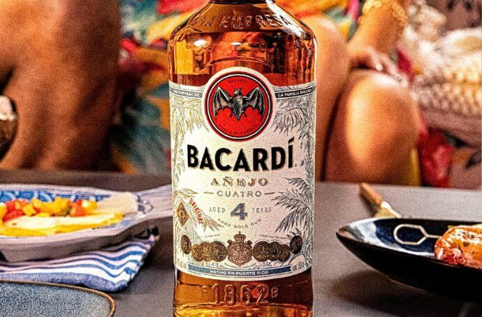 BACARDI ANEJO CUATRO 4YO RUM zblizenie na butelke